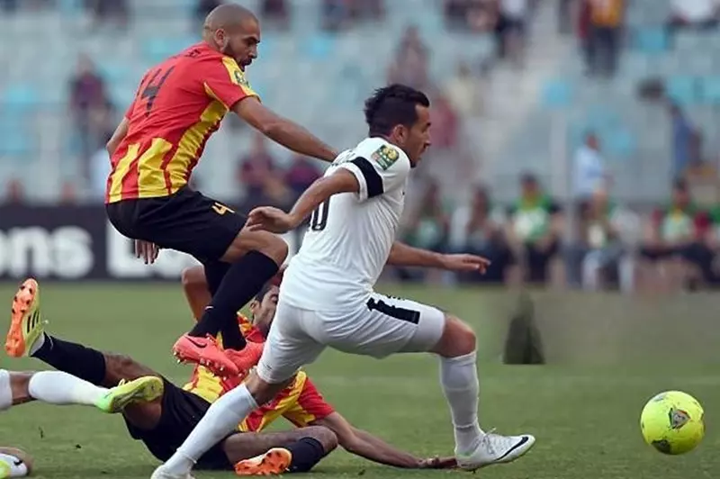 بعد ظهوره بقميص مجهول.. الصفاقسي يكشف ليلا كورة رقم علي معلول مع الفريق (صور)